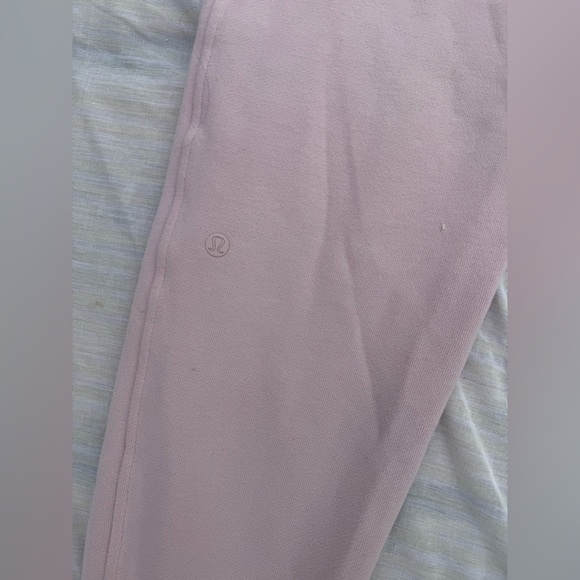 Lululemon Scuba High-Rise Jogger *Fleece 28" in Pink Mist, Size 6 - Picture 8 of 9